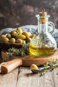 olive-oil-bowl-olives